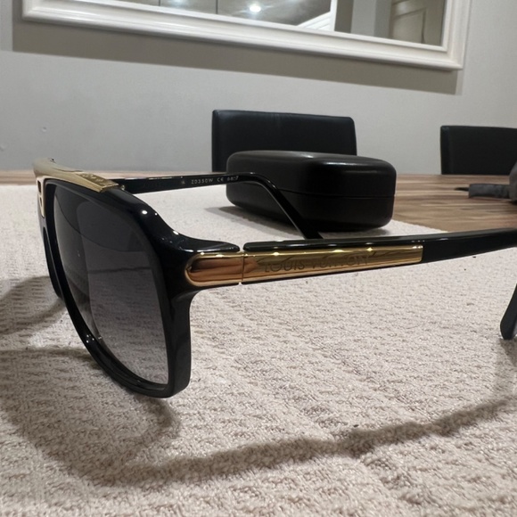 Louis Vuitton Evidence Sunglasses Black - Picture 16 of 16